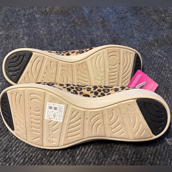 Skechers Memory Foam Air Cooled Leopard Slip On Size 8 NWT - Picture 6 of 8
